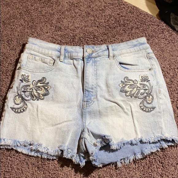 Shorts - Picture 1 of 2